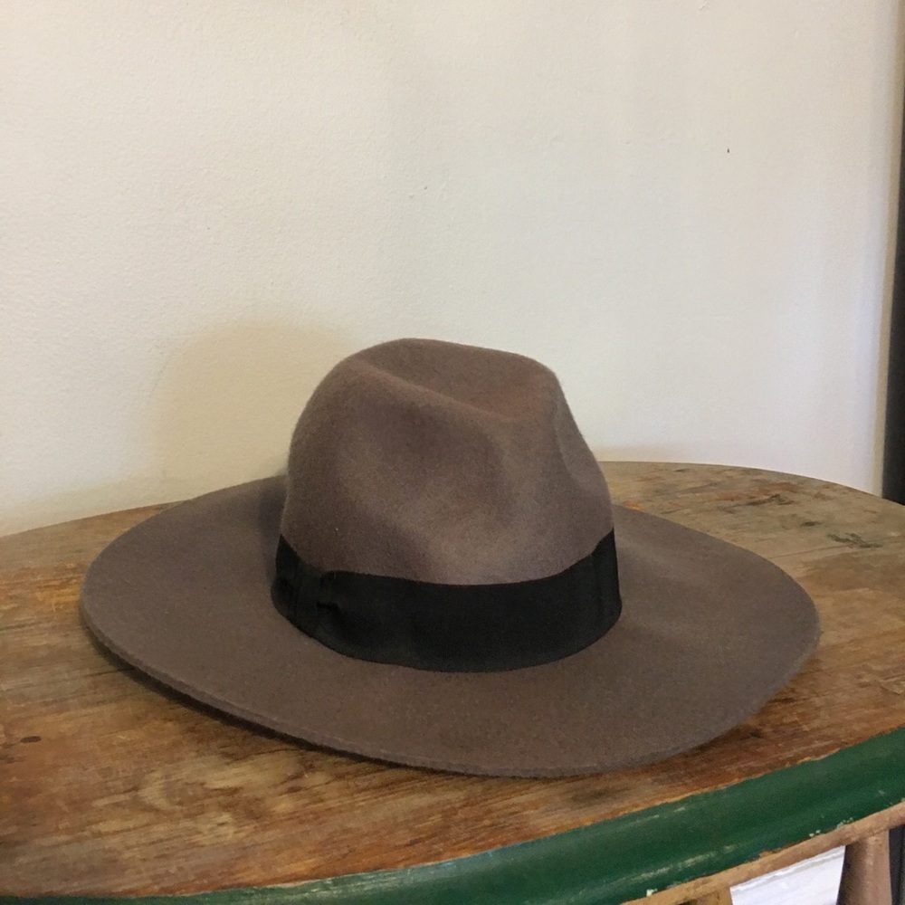 Floppy hat